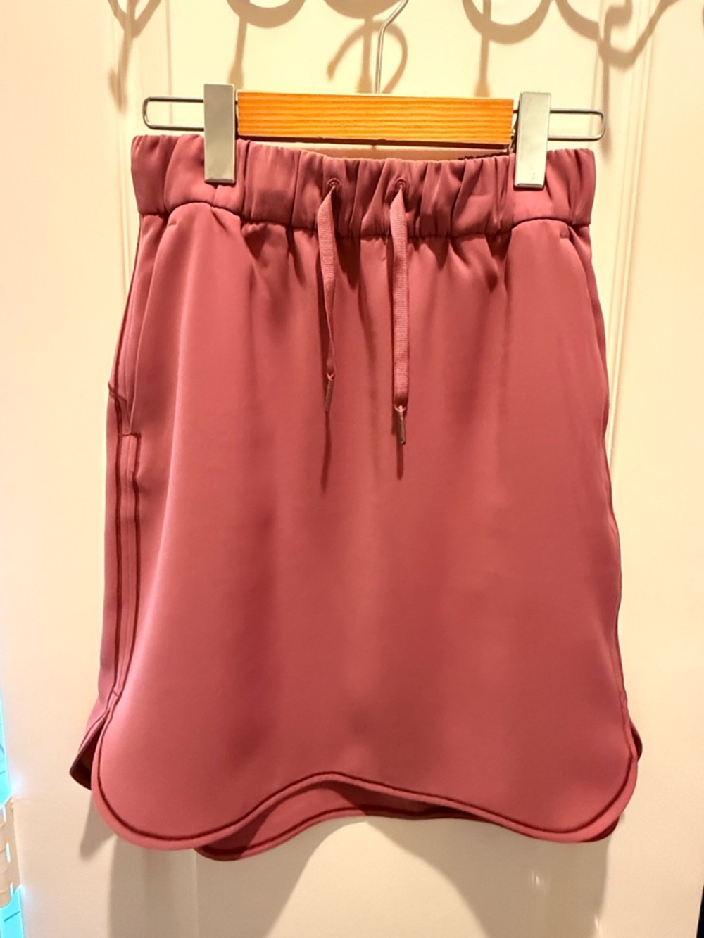 lululemon athletica - ON THE FLY skirt .